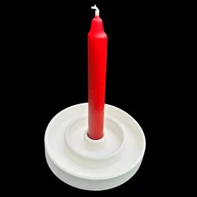 Mobile Preview: Weißer Kerzenteller aus aus Raysin mit roter Kerze vor schwarzem Hintergrund